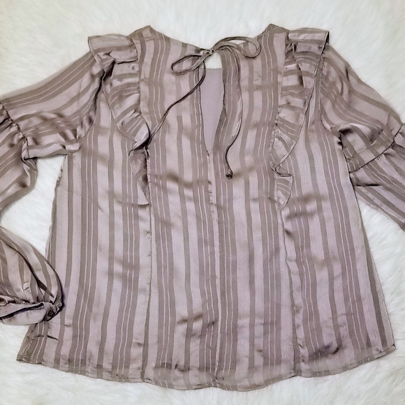 LUSH Ruffle Victorian Shake Top - Picture 4 of 14